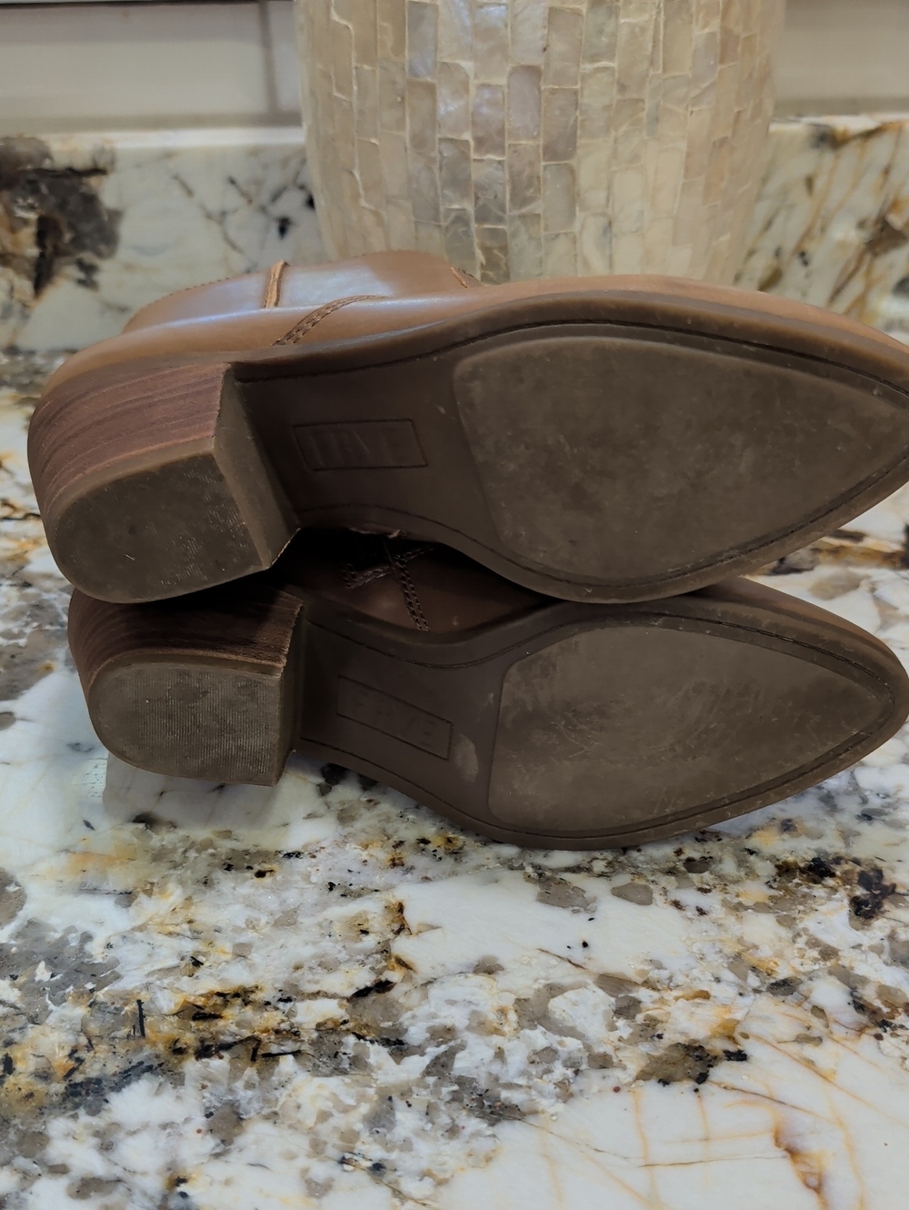 Frye - women’s Jennifer Bootie Wheat brown leather heeled ankle boots size 8.5M - Picture 8 of 12